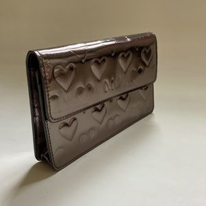 Marc Jacobs dark silver heart detail clutch
